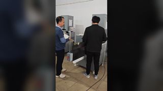 półautomatyczna obudowa w maszynie (miękka okładka)