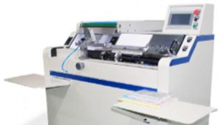 Przebieg pracy maszyny wiążącej z tworzywa sztucznego spiralnie